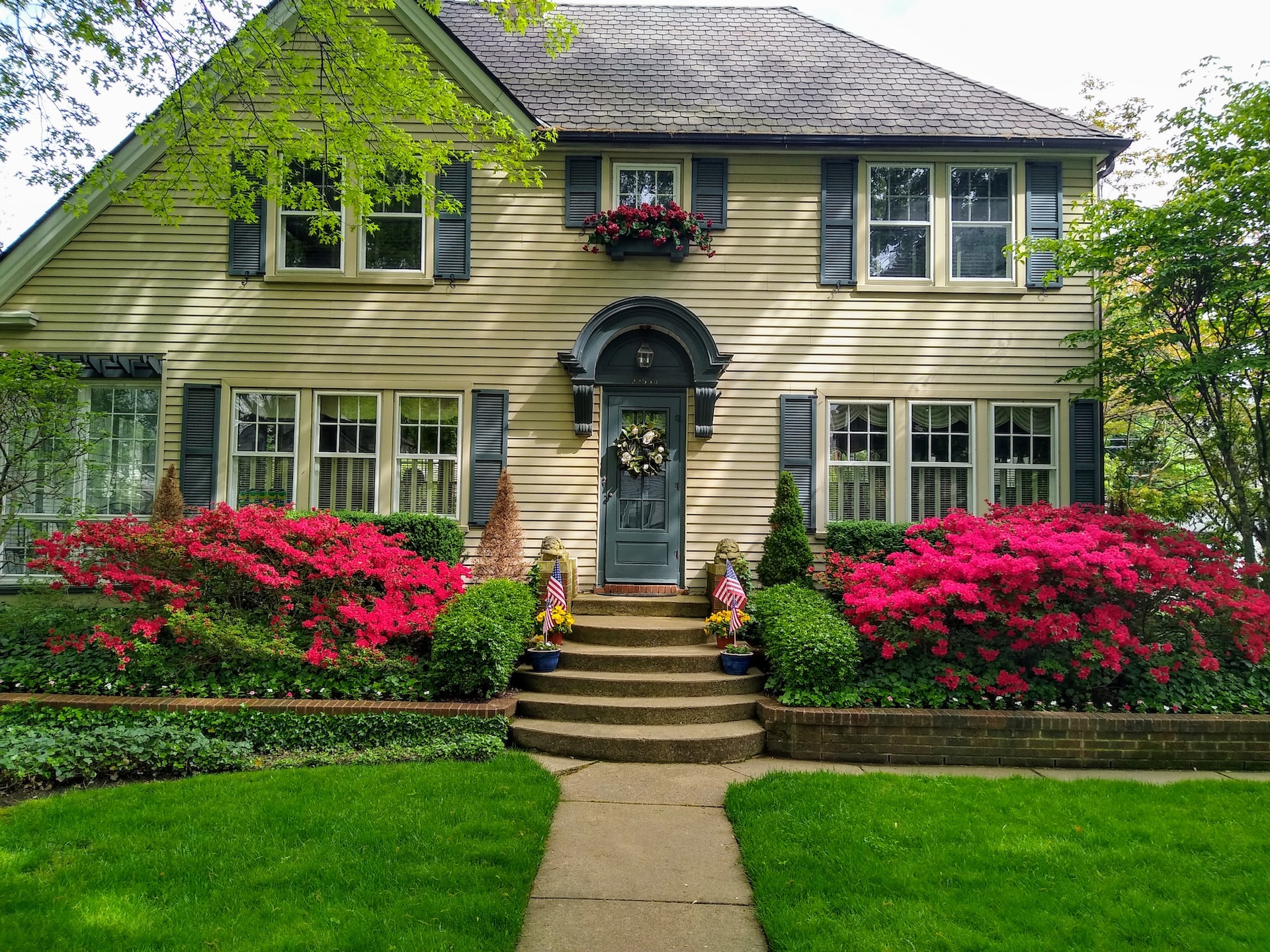 Try These Inspirational Decor Ideas to Improve the Curb Appeal of Your Home